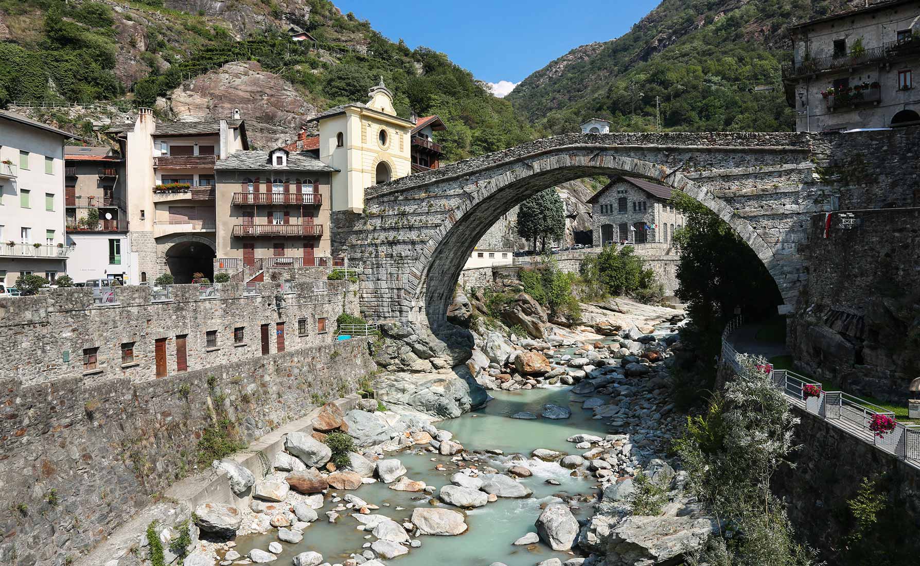Ponte romano di Pont-Saint-Martin - © Archivio Fotografico Regione Autonoma Valle d'Aosta