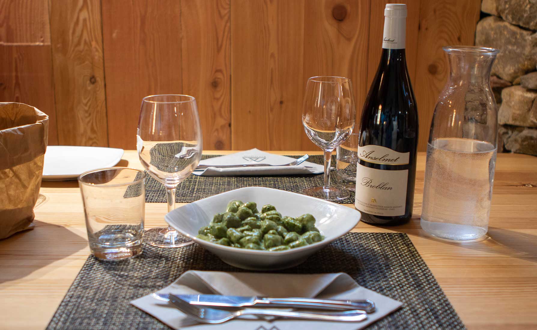 Gnocchi alle erbette e un calice di Broblan di Anselmet - Rifugio della Barma